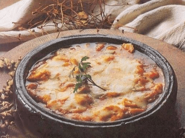 Mushroom casserole in creamy sauce
