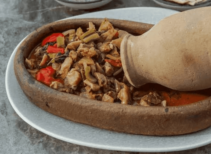 Amfora beef clay pot presentation