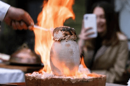 Amfora chicken clay pot presentation