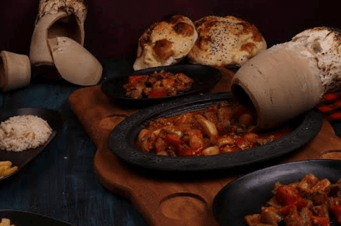 Amfora vegetarian clay pot presentation